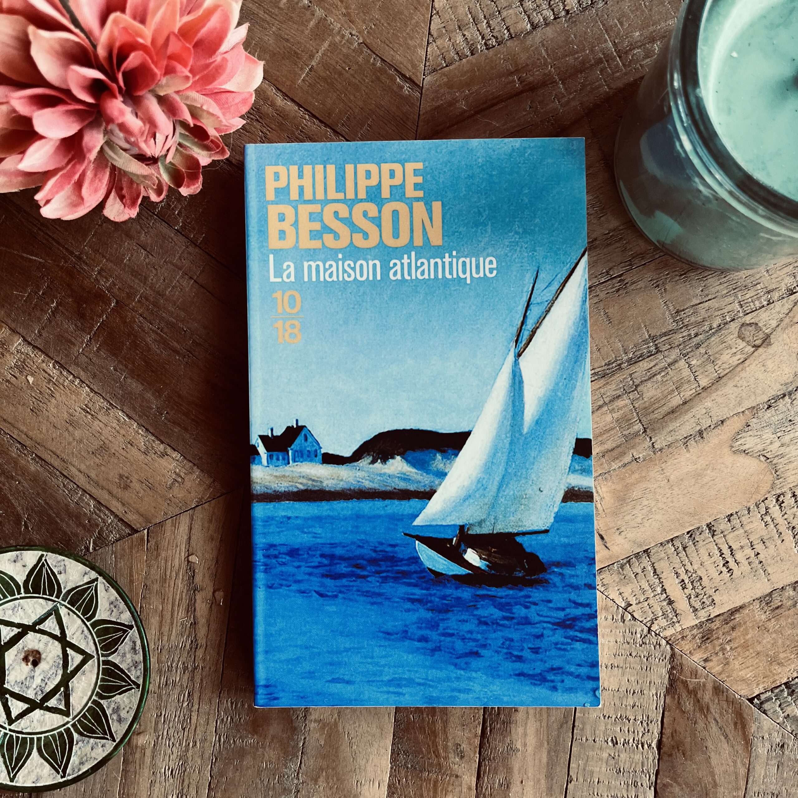 Image de couverture du roman La maison atlantique de Philippe Besson, aux éditions 10-18.